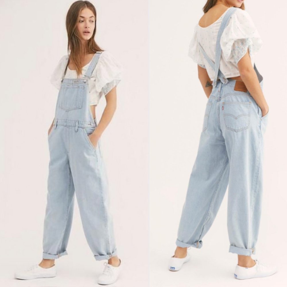 NWOT LEVI’S Baggy Light Wash Denim Overalls